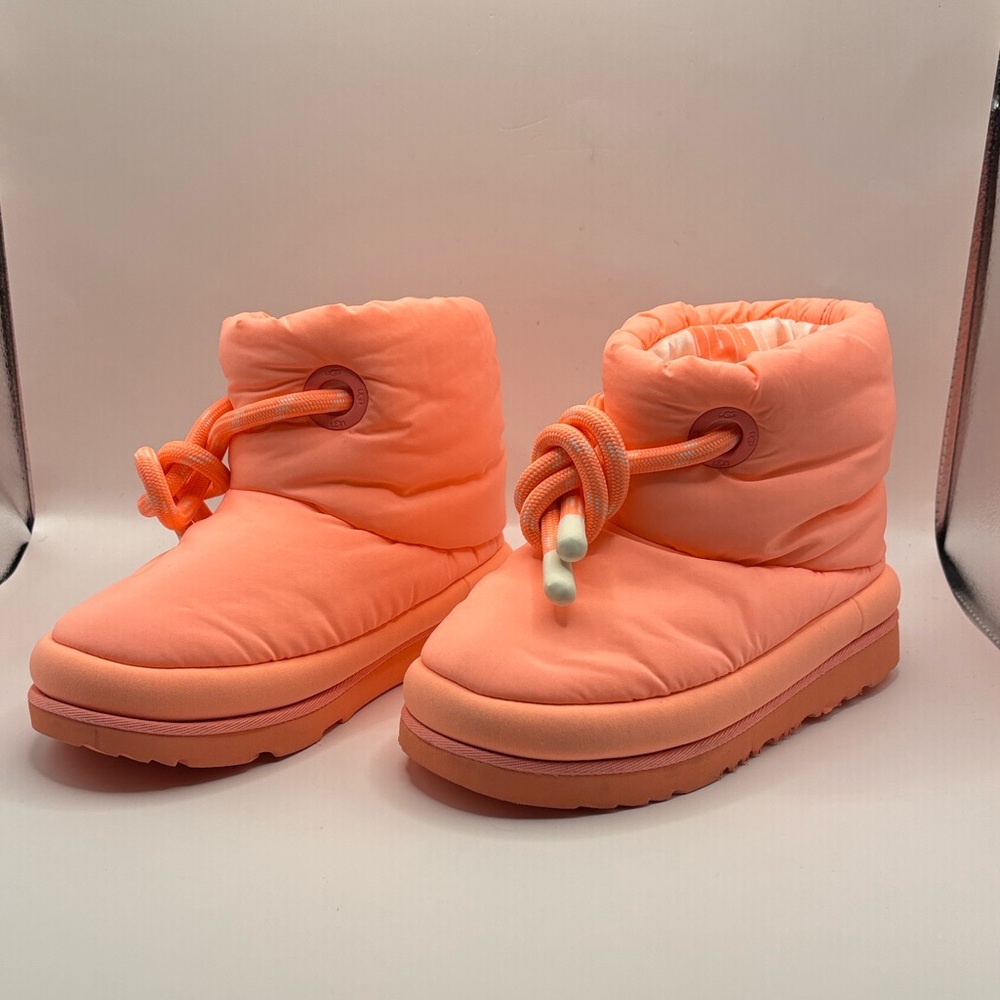 UGG Coral Puffer Boots Girls size 3